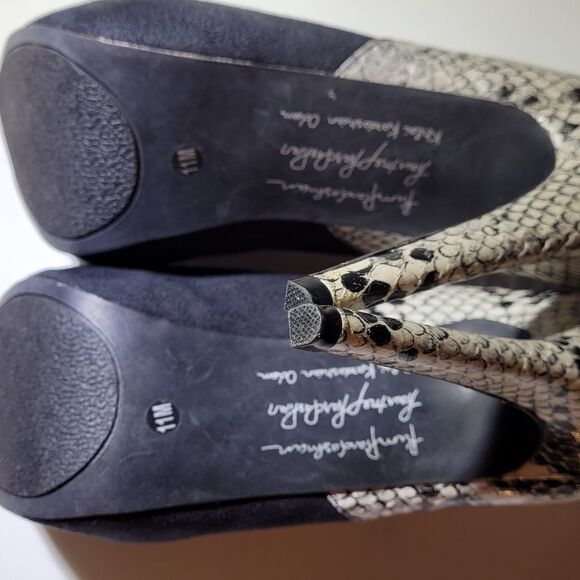 KARDASHIAN KOLLECTION HIGH HEEL SUEDE LEATHER PUMP SHOES - Picture 16 of 16